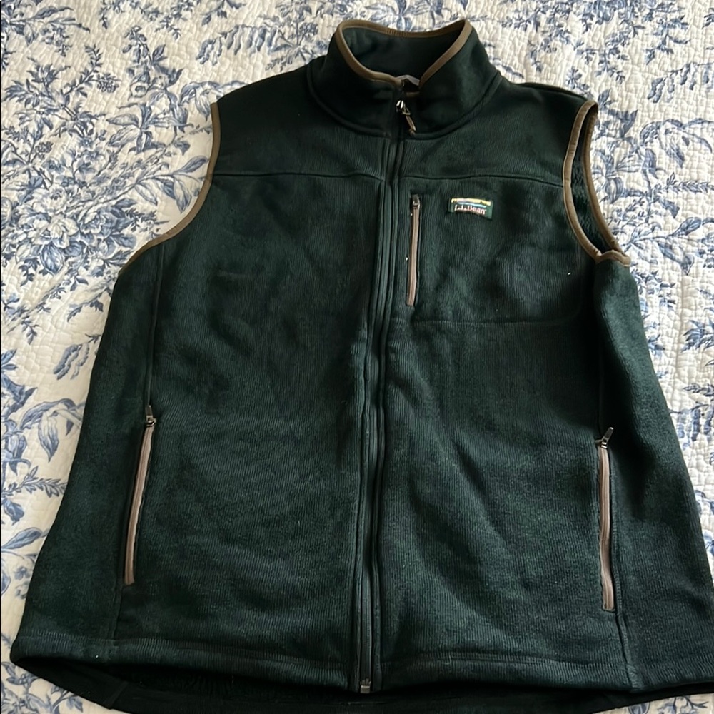 Dark Green men’s Fleece Vest L. L. Bean BRAND NEW without tag